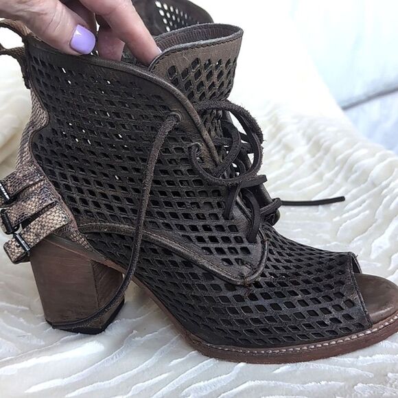 Freebird By Steven Benni Size 9 Lace Up Open Toe Leather Mesh Booty Taupe Snake - Picture 9 of 16